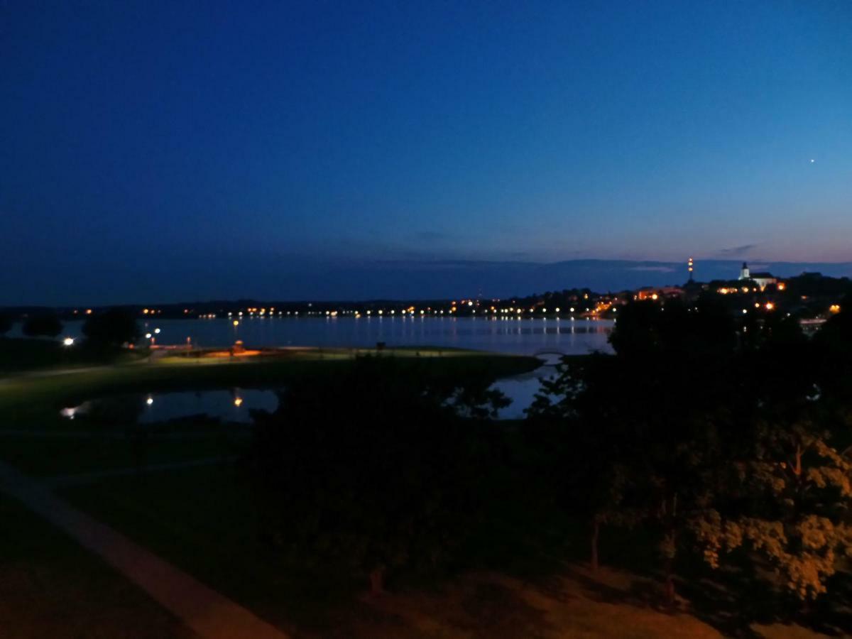 Cozy Apartment With A Wonderful Lake View Telšiai Eksteriør bilde